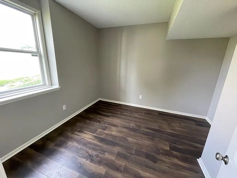 12213 Bennington Ave — Photo 17
