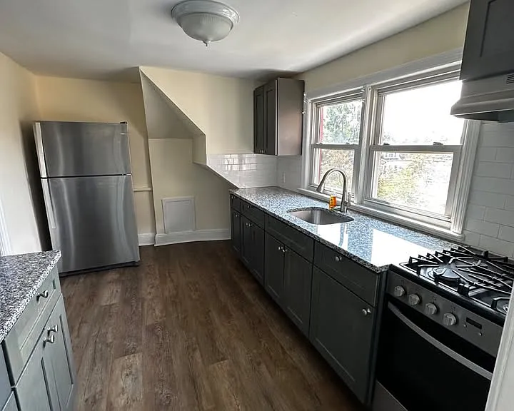 175 Centre Ave #3 — Photo 2