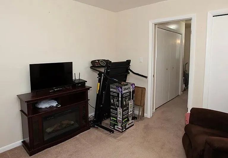1416 Adams Cir — Photo 10