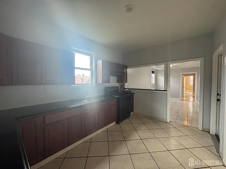 556 Roosevelt Ave #1 — Photo 7