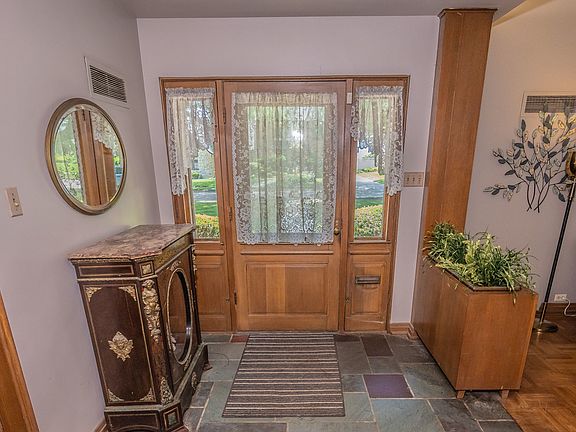 3rd image of 901 Sherwood Pl