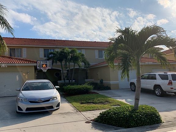 3rd image of 1705 Arezzo Cir