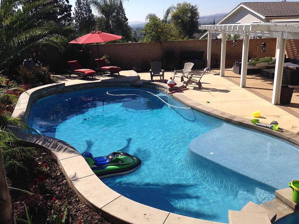 Relax in the pool
