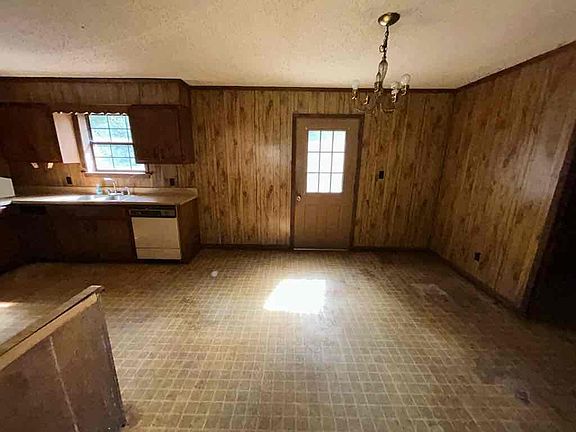 3rd image of 690 New Temple Rd SW