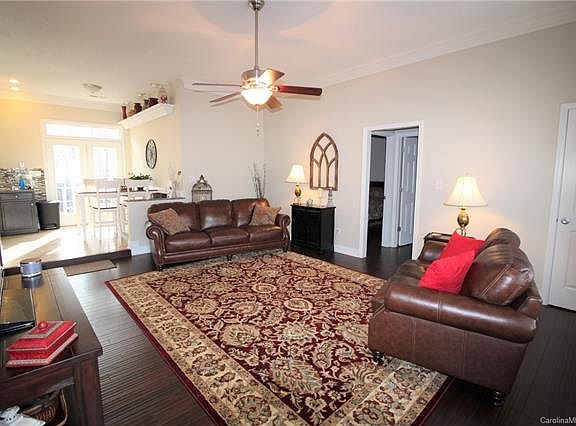 3rd image of 1005 Mays Ct