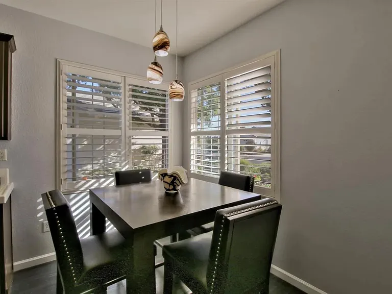 240 Bloomfield Ct — Photo 3