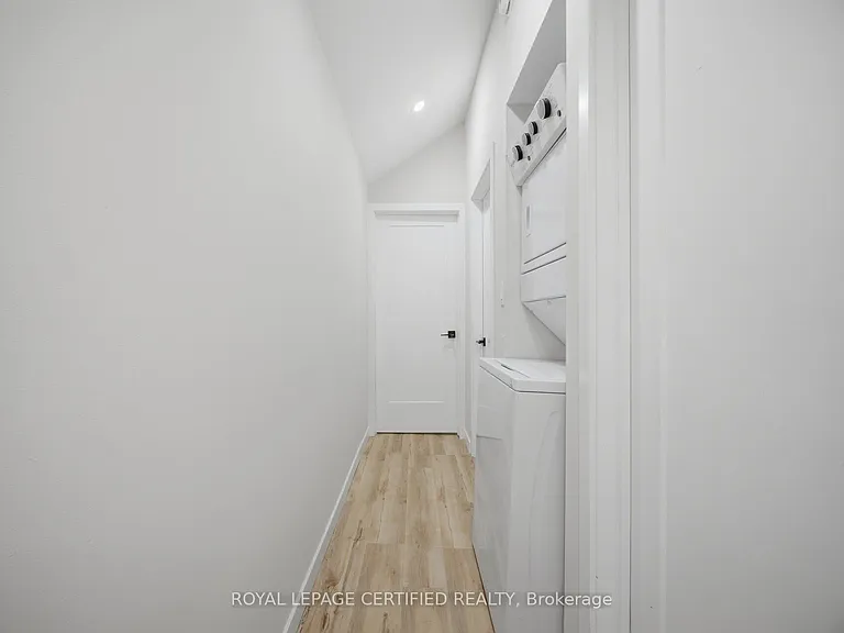 5759 Robinson St — Photo 29