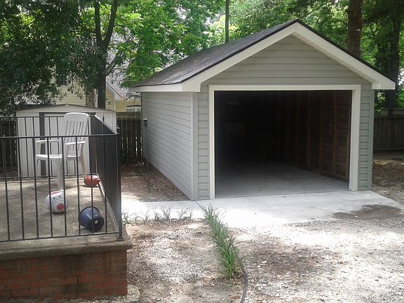 Carport in rear