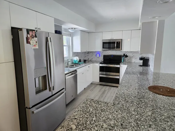 3650 10th St N, Naples, FL 34103