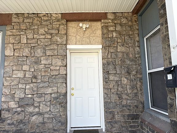 2nd image of 2851 Kutztown Rd APT 3