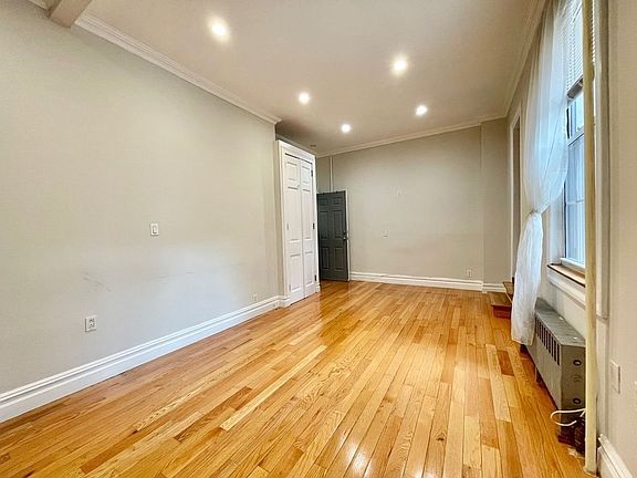 4th image of 42-07 Broadway #1R