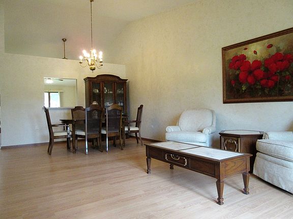 4th image of 2703 Eagle Dr #2
