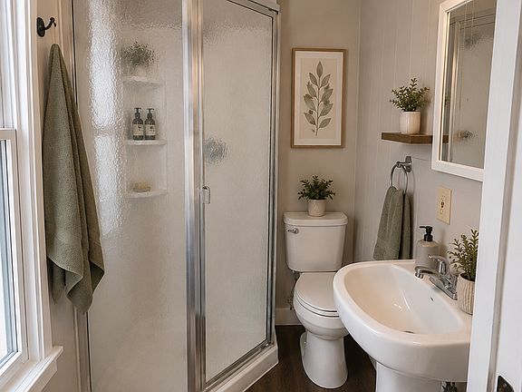 4th image of 772 2nd St APT 3