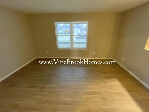 5th image of 9612 English Oak Dr