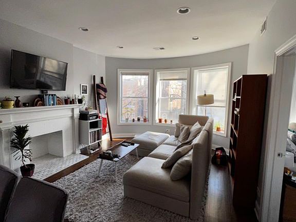 4th image of 1240 W Carmen Ave APT 3