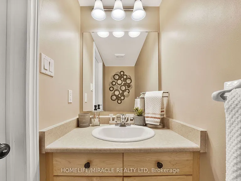 22 Devonleigh Dr — Photo 11