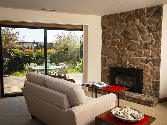 4th image of 683 Harbor Cove Ln