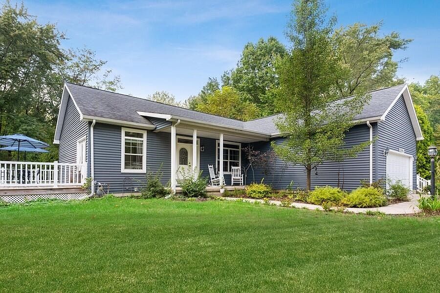 1st image of 16128 Meadow Dr