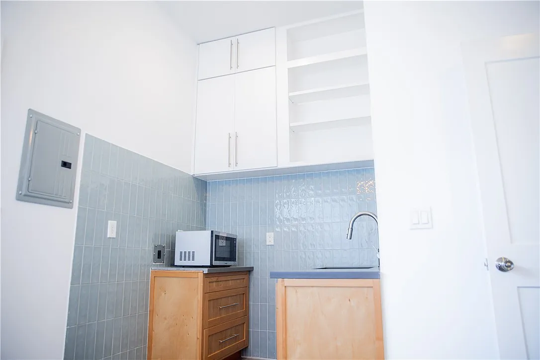 Studio, 260 sqft, $1,300 — Photo 2