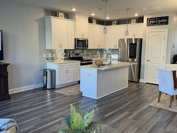 5th image of 404 Deveron Dr