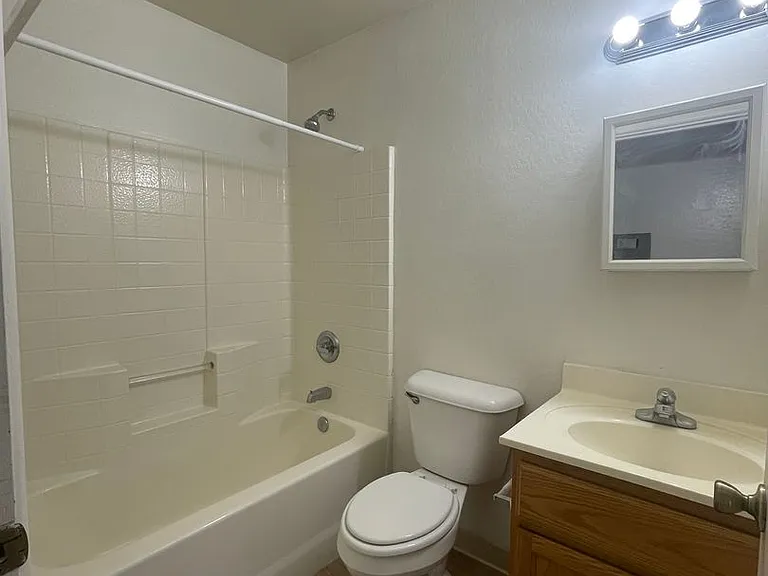 3828 N Vickie Ct — Photo 7