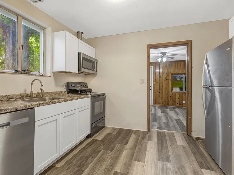 1301 Mercury Dr — Photo 12