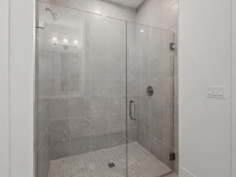 890 SW Newfield Pkwy — Photo 21