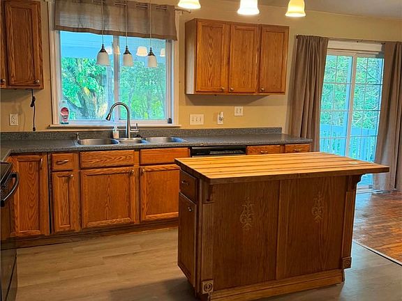 5th image of 44 Valley View Dr