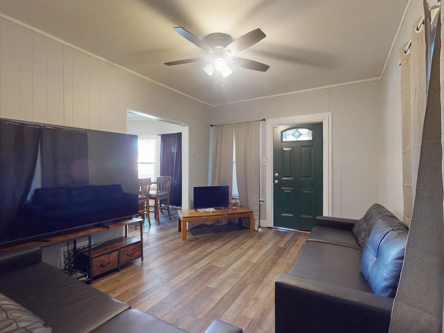 3 bed, 1268 sqft, $2,000 — Photo 4