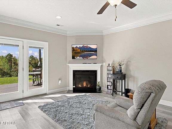 3rd image of 605 Broadberry Ave