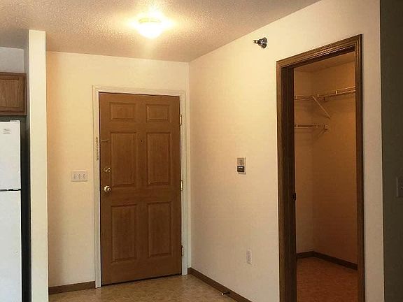 3rd image of 1431 Oak Manor Ave S APT 307