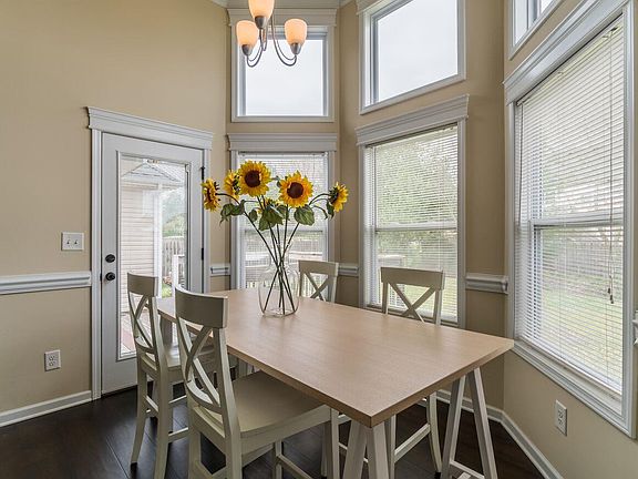 2nd image of 1120 Chinook Cir