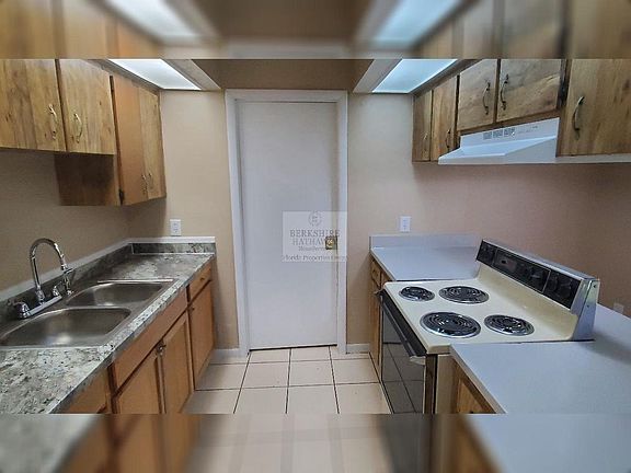 3rd image of 712 Pineville Ln