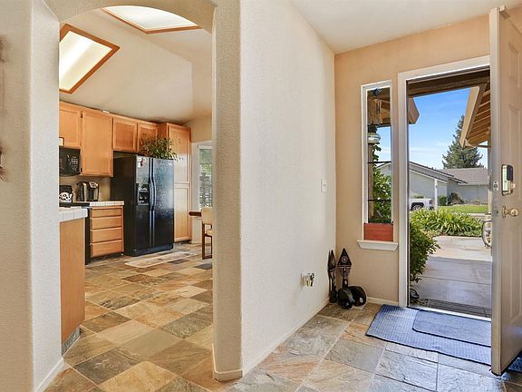 4th image of 2210 Fairchild Dr