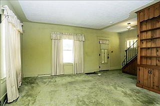 3rd image of 21 E Ave S