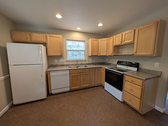 4th image of 275 Malamute Ln