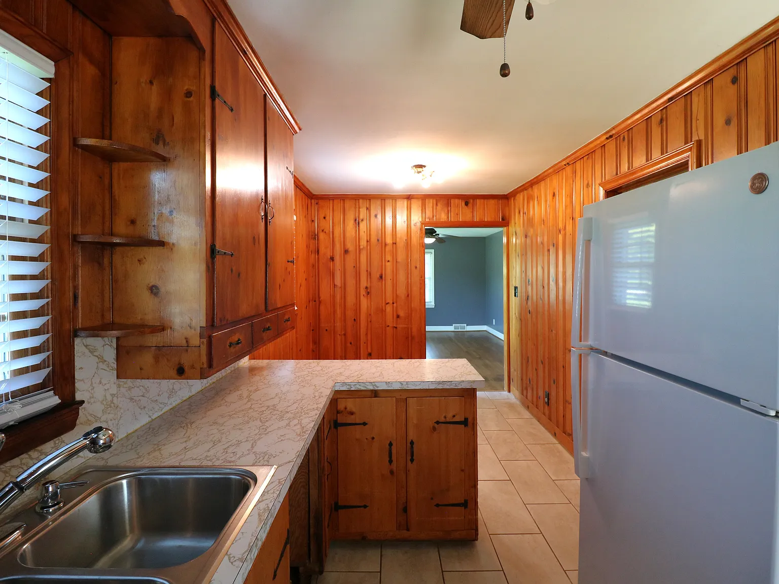 3 bed, $1,525 — Photo 2