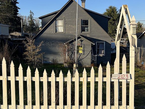 4th image of 2123 Front Ave NE