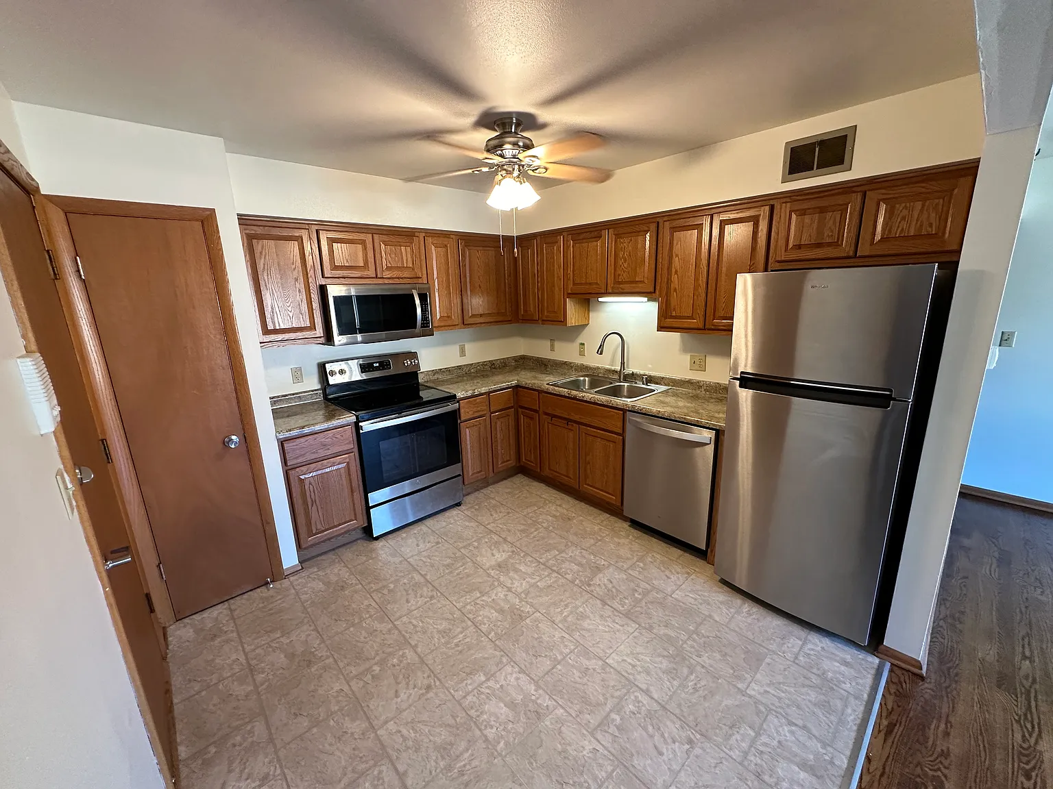 Clark Street Apartments — Photo 1