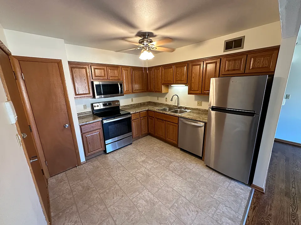 Clark Street Apartments