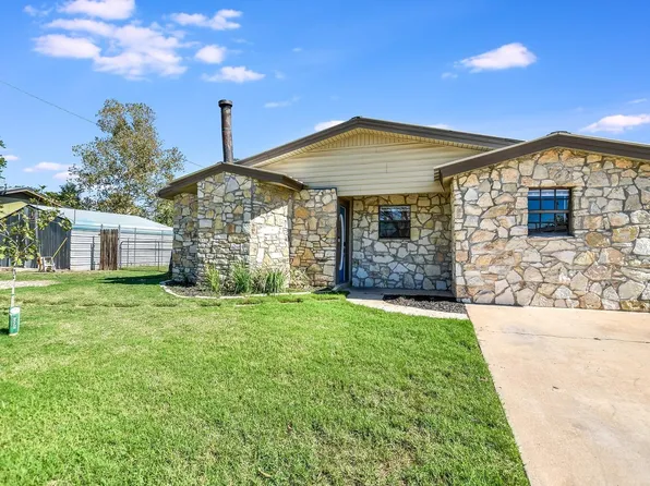 717 N West, Burnet, TX 78611