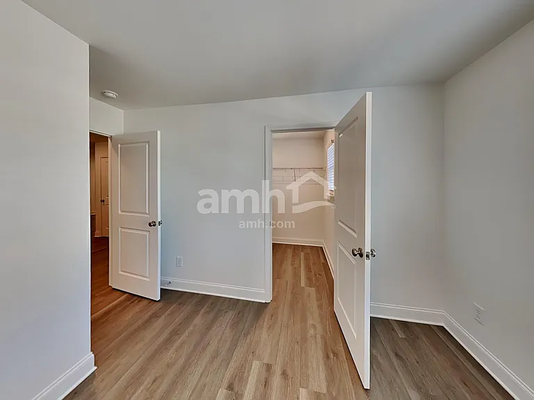 1039 Highland Walk — Photo 32
