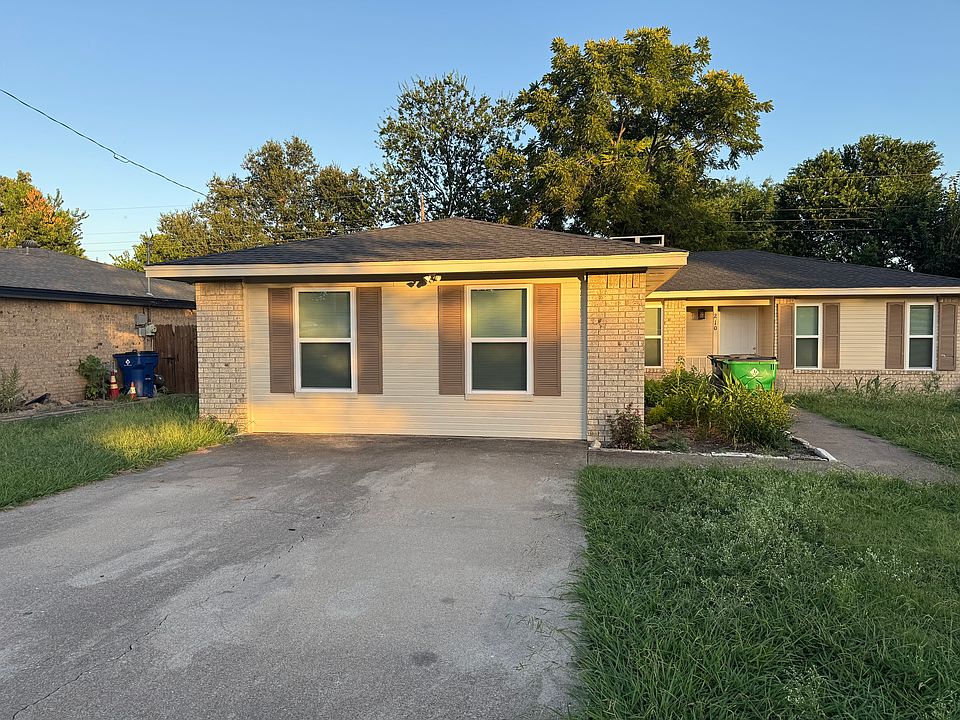 1st image of 210 Etta Ave
