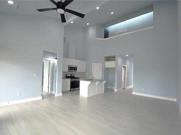 4th image of 1860 Garnet Ave