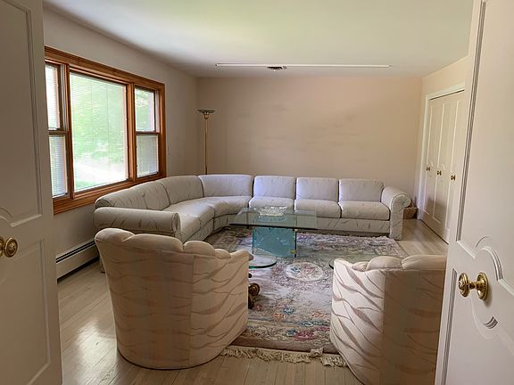 5th image of 13 Avon Ln