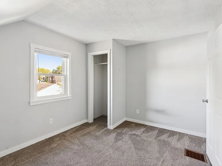 140 & 142 Sawyer Street — Photo 27