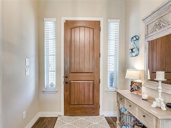 5th image of 716 Mint Dr