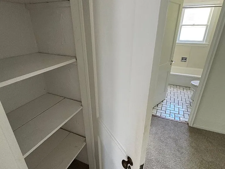 547 W Main St — Photo 38
