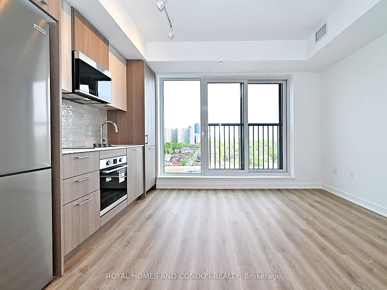 10 Oak St #1510 — Photo 7