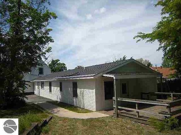 5th image of 210 N Brownson Ave